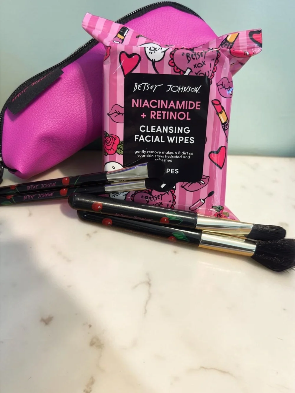 Betsey Johnson Face Wipes Makeup Bag Brush Set NWT